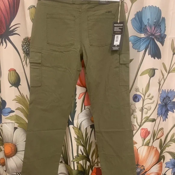 31x30 green classic fit - Picture 2 of 4